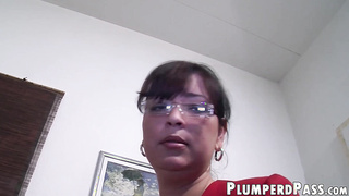 Nerdy BBW bouncing on middle aged cock after BJ