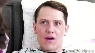 Jamie Foster weird sex in bed with mom and boyfriend