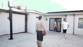 Sexy hotties face sitting and cowgirl cock riding foursome