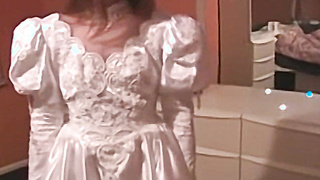 Stunning bride determines sexuality after pussy hammering