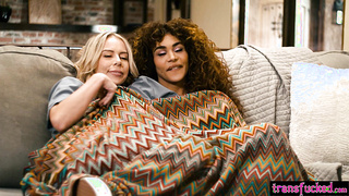 Sexy MILF gets fucks during night shift