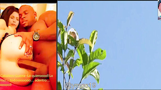 Cielo Yamile Riveros recibe clases  de garganta profunda