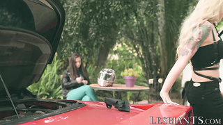 Horny tranny Aubrey Kate pounds lesbo teen after hot 69