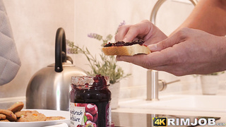 Kate Rich performs steamy sexual service for their breakfast