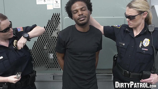 Kinky MILF policewoman eaten out in IR outdoor threesome