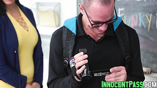 Kinky brunette babe Mercedes Carrera seduces her teacher