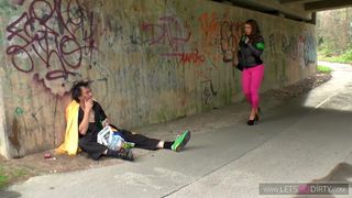 Obdachlos die geile COUGAR gebumst und Natursekt