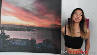 Brunette teen Kimora Quin teaches Mae Milano how to squirt