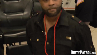 Curvaceous Joslyn oralled before BBC insertion in threesome