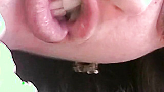 Amateur chick makes him cum by sucking him off real good