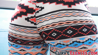 Big booty Savannah Fox likes being fingered before fucking