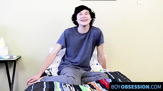 BoyObsession.com - Justin Cummings stuffs his asshole with a dildo on cam