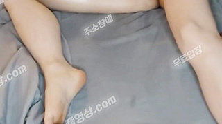 5804 외국에서 마사지받으며 자위하는 한국인 1-3 Korean 텔레 UUB892