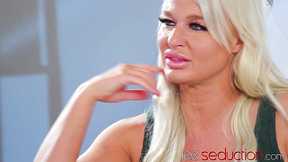 Stepdaughter Kourtney Rae fingers her stepmom London River