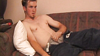 Horny dude got bored and decided to have some solo fun