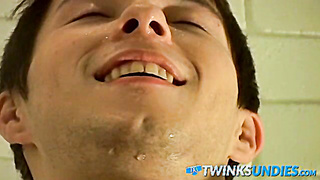 Pretty twink Zack Randall jerks off his friend in shower