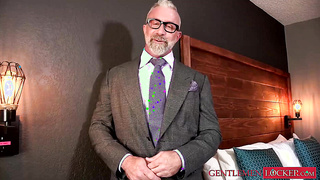 Sexy mature hunk lan Cepart sniffs on his pantyhose solo