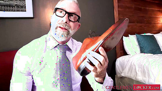 Sexy mature hunk lan Cepart sniffs on his pantyhose solo