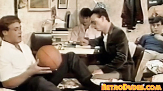 RetroDudes.com - College dudes enjoy cock sucking party in dorm room
