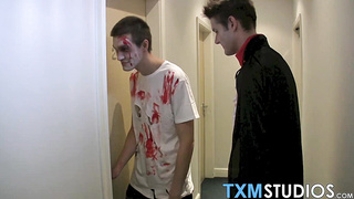 Pretty twink Jason Roberts gets warm and sticky facial