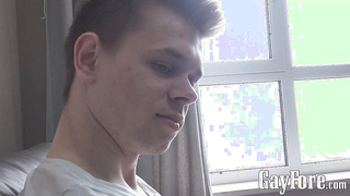 Inked twunk Axel milks solo while eyeing pornography