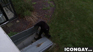 Andrew fiercely inserts his culo to an explosive climax