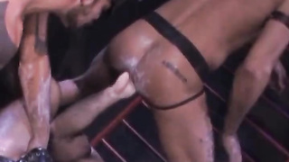 Violator knuckles Matthieu Paris and Butch Grand, ultimately all threemen knuckle each other.