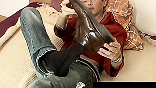 ToesXXX.com - Youngster Veso's sole demonstrate and powerful solo spunk-pump tug