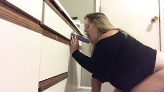 Fat Lady uses Hitachi while Coochie is Total of Fake Penis