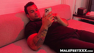 MaleFeetXXX.com - Muscular Savio flaunting his marvelous soles while fapping his man-meat