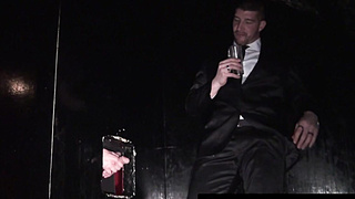 Dude Jeff Heavier winds off at the pub after a long day