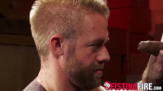 Bulky Boomer Banks deep-throats jaw-dropping toes while plumbing him before bathing with jizz