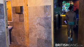 Igor Lucios gobbled Dinhos rectum before sans a condom nailing him against the pub