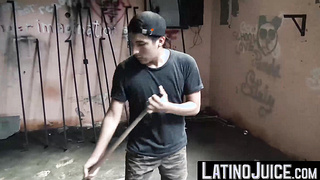 Fascinating latino Eloy gobbleed my salami until I pull out my spunk on his face