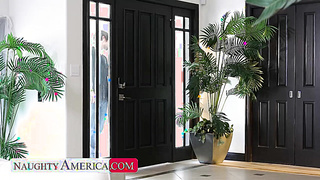 Harley King Is Home For The Holidays And Mischievous For Some Neighbor Bone - Juliana Grandi