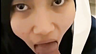 Hijab Malay Sepong Kontol Guru Ditangga Sekolah