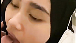 Hijab Malay Sepong Kontol Guru Ditangga Sekolah