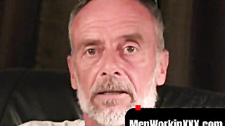 MenWorkinXXX.com - Wooly amateur spills jizm all over his tummy after wanking