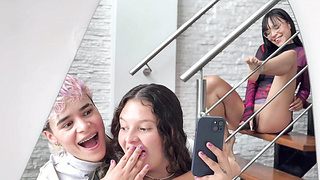 Ufff! Rommie y sus amigas se ponen a pecar con el vibrador (ANGELA WHITE, Leah Gotti, Stacy Cruz)