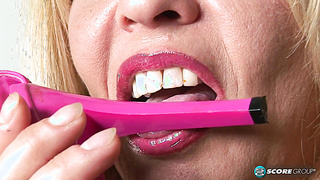 Trampy Feet - Lola Love