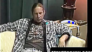 Long haired Freddyz drains thick meat on his sofa