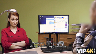 Vip4k. Isabella Dà Sur La Sua Honeypot Rasata Per Scopare Per Ottenere