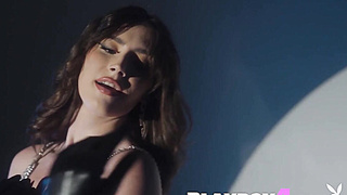 Good-sized booty Keep Chambers passion posing sesh and nubile revealed warm figure