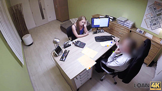 LOAN4K. El banquero estï¿½ listo para ayudar a un bebï¿½ si le da algo a cambio