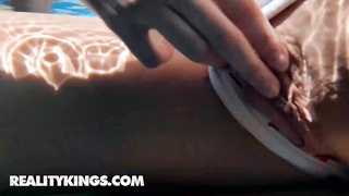 REALITY KINGS - Alicia Williams & Dani Blu Jaw-dropping Off At The Beach Then Go Back Home For Some Decent Lesbo Joy