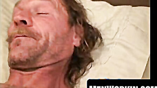 Mature amateur wanks off while frigging his booty