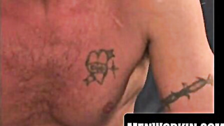 Mature amateur wanks off while frigging his booty