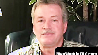 MenWorkinXXX.com - Old hunk does solo conversation and jerks on web cam heavily