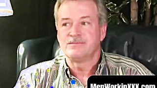 MenWorkinXXX.com - Old hunk does solo conversation and jerks on web cam heavily