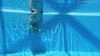 Good-Sized funbags Sheril heads underwater nude